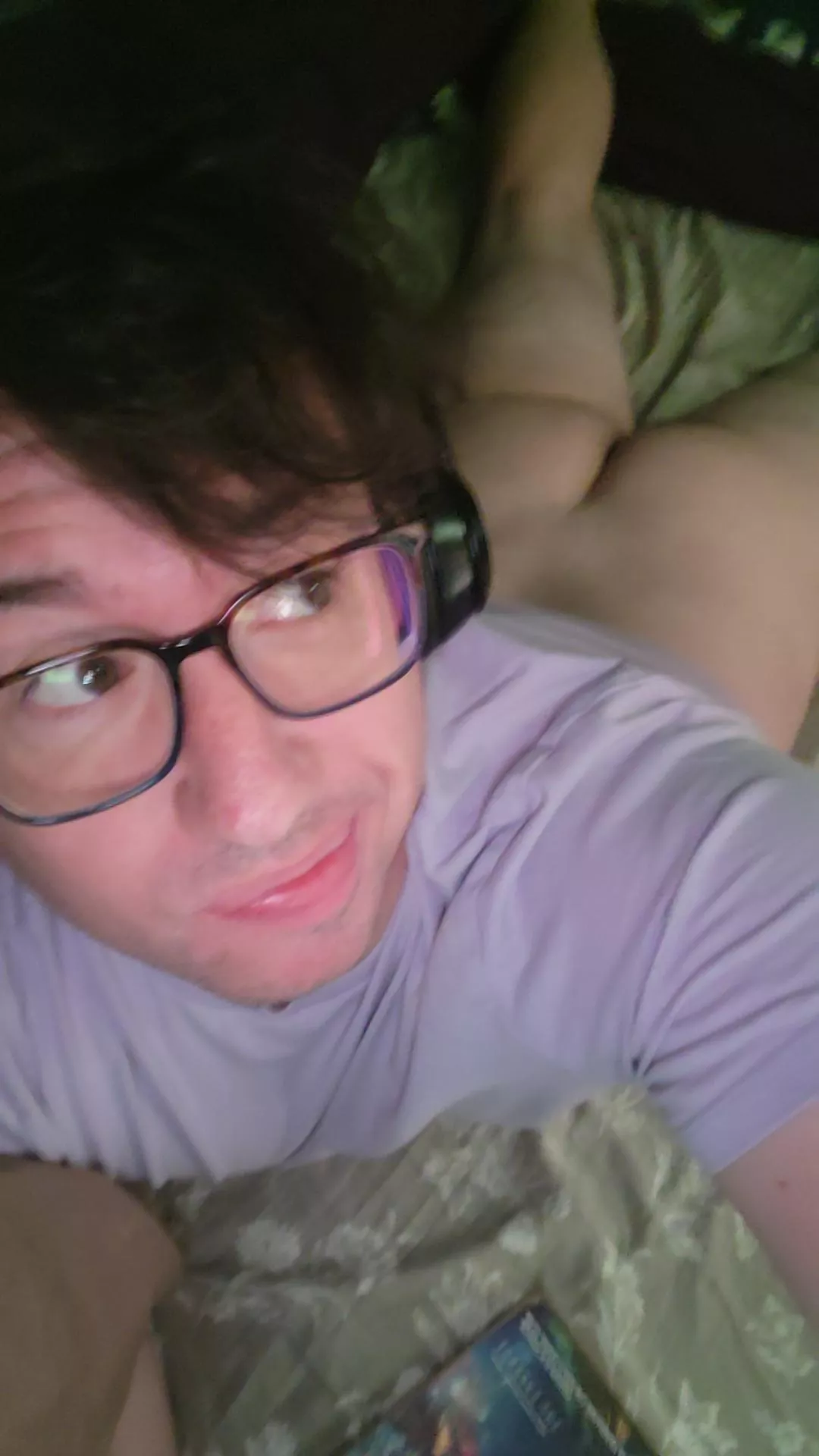 34 nerdy bottom needing an aggressive jock or curious top! Let's chat