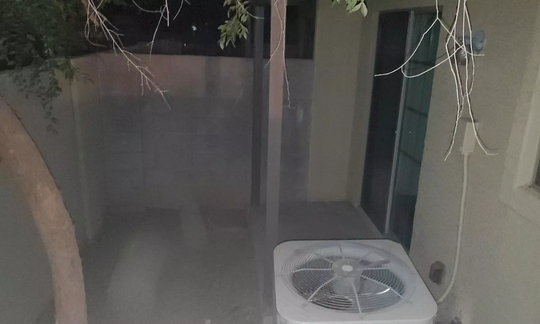 [34m4f/ff/fm] Neighbors (M)oved out & left private patio door unlocked...