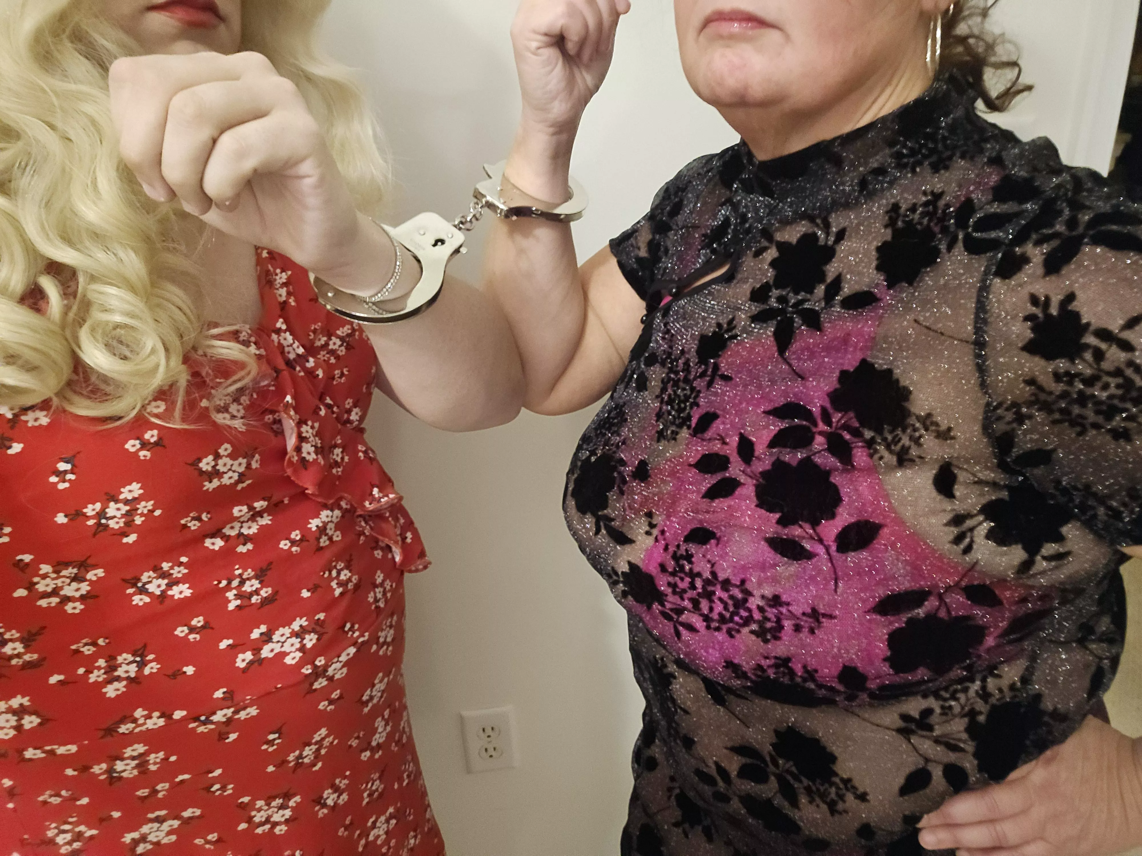 [41/49] Cis female and mtf couple looking for kinky friends and scene partners!