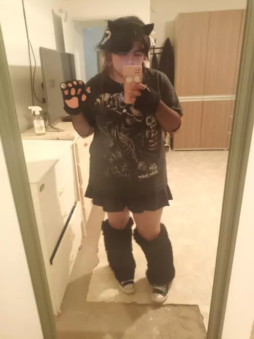 a cat that will steal your heart and wallet ;-3