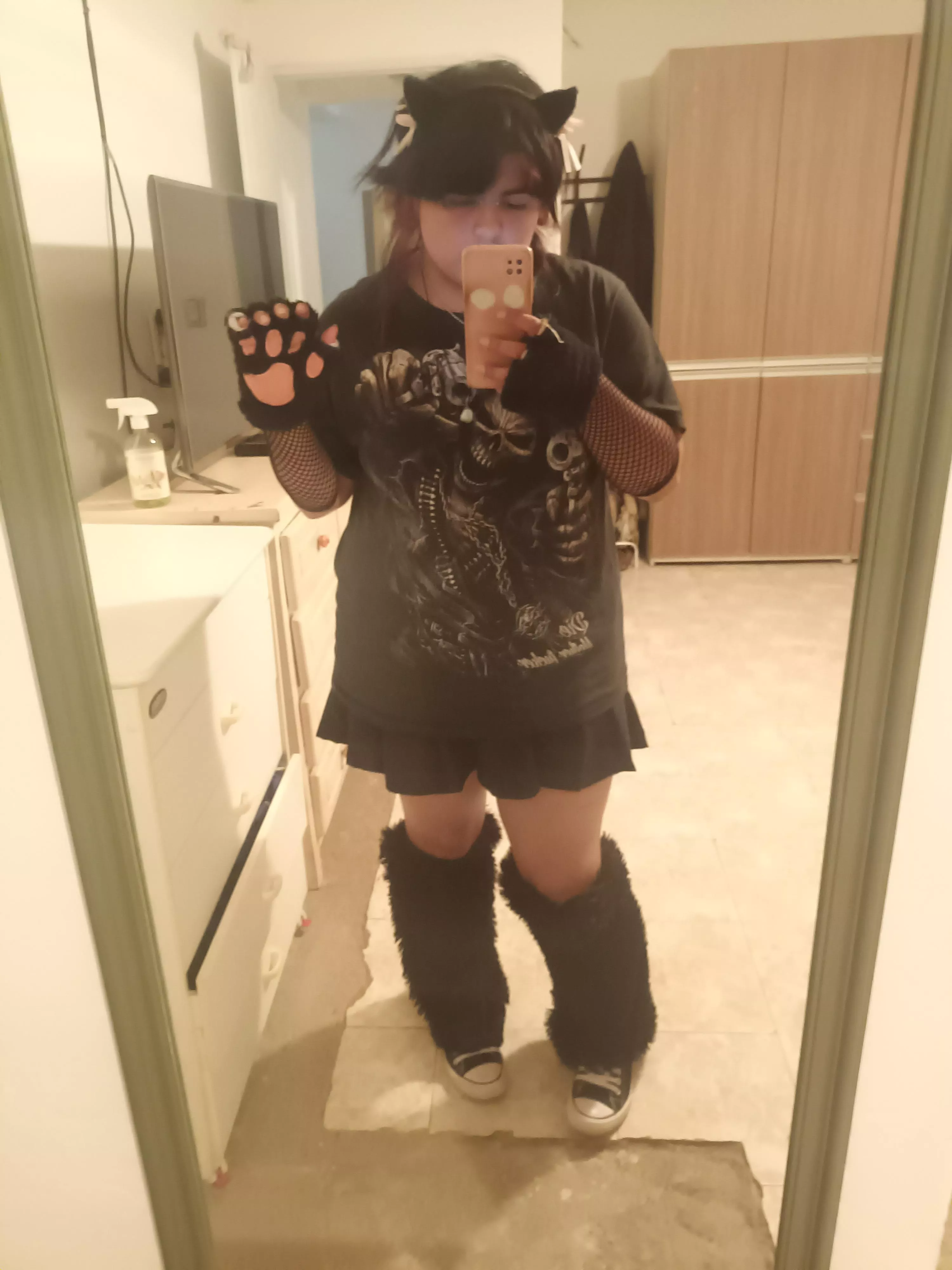 a cat that will steal your heart and wallet ;-3