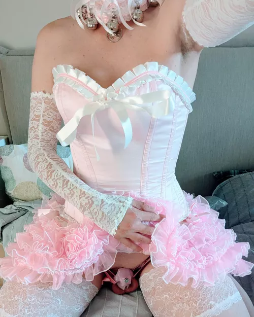 A little peak of my favorite piece of jewelry 🔒