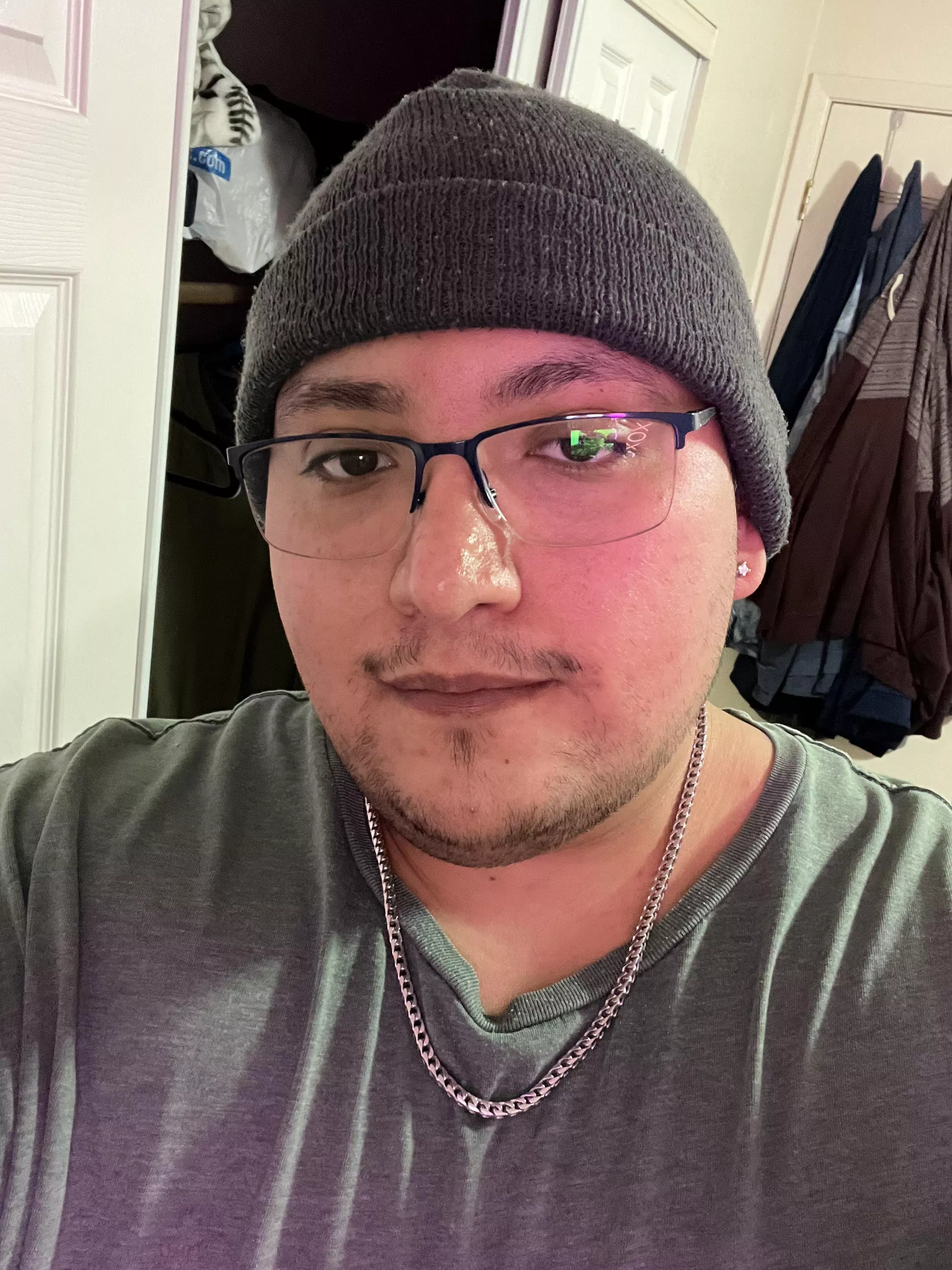 A redditor I talked to said he met his gf from posting a face pic on here. Guess I’m shooting my shot.