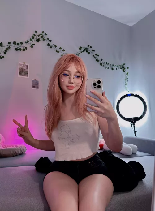 A simple selfie to make your day. 