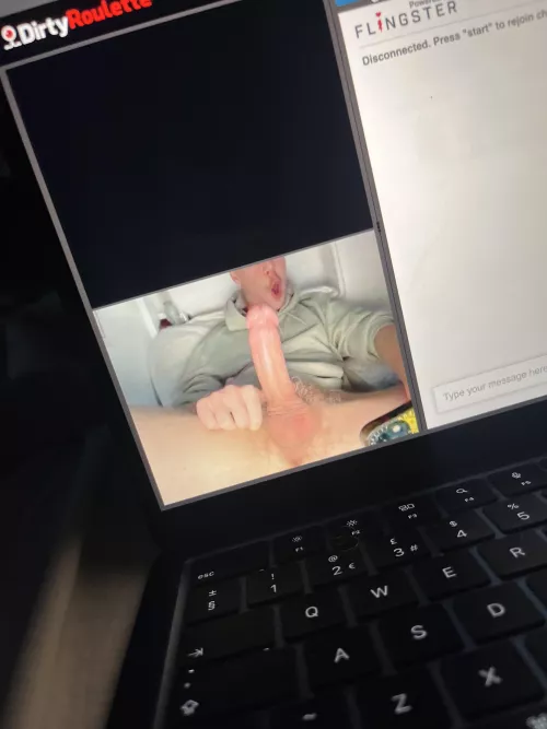 addicted to exposing my big hairy donger to trigger other gooners online 