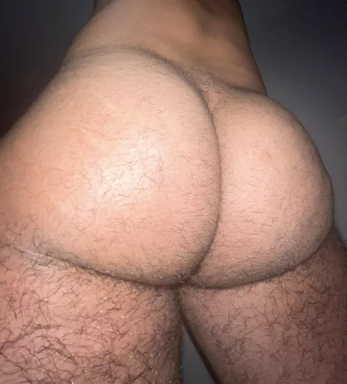 Am I riding your face or dick? Choose one 🍑