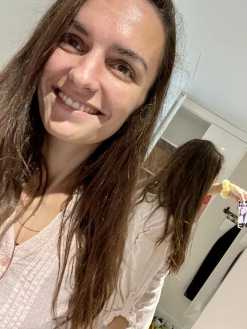 An elegant woman never loses her pretty face