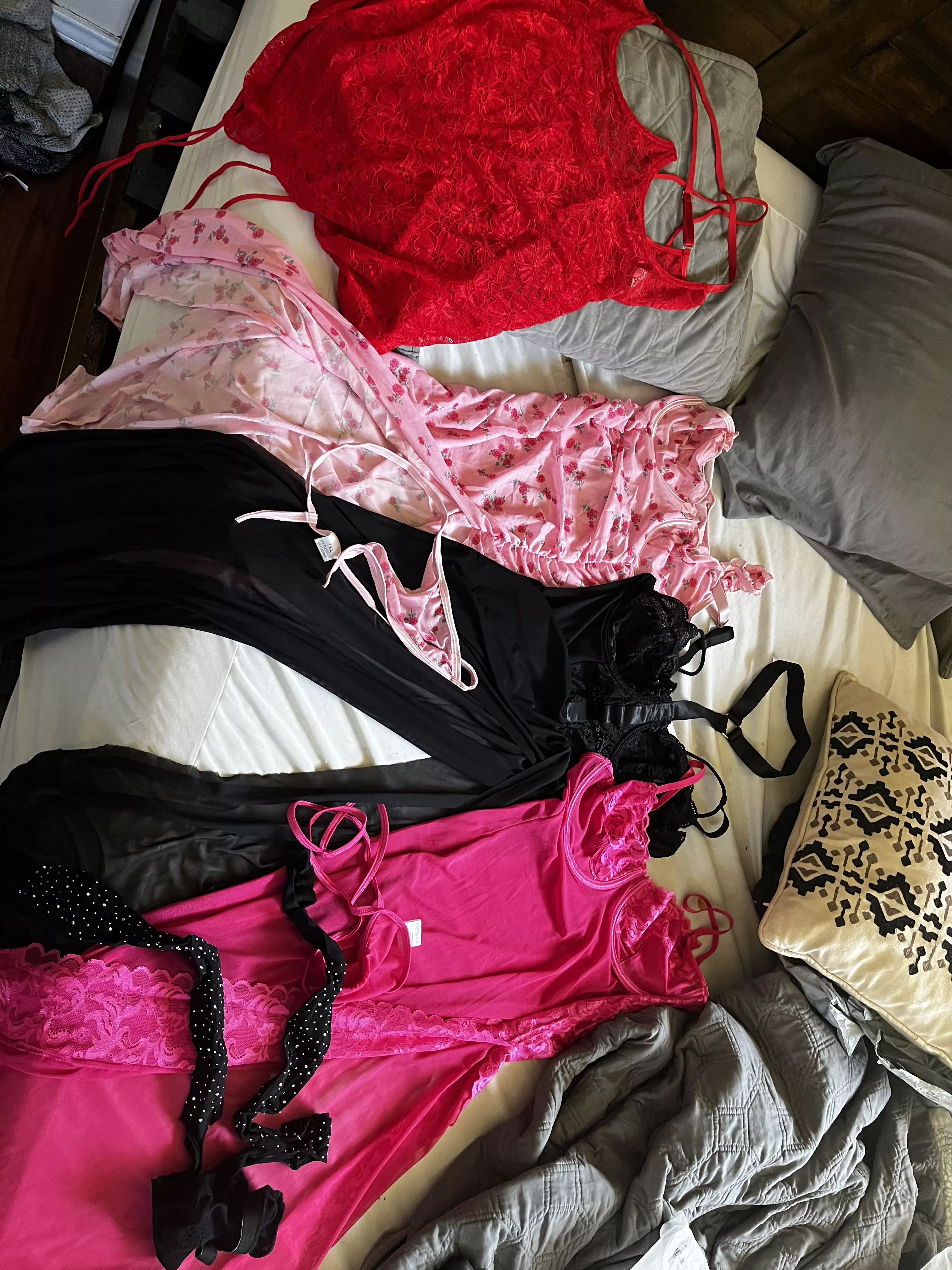 Back at the casa. This end of the week should be fun I got bad ass new sexy lingerie. I’ll model after I do my nails!