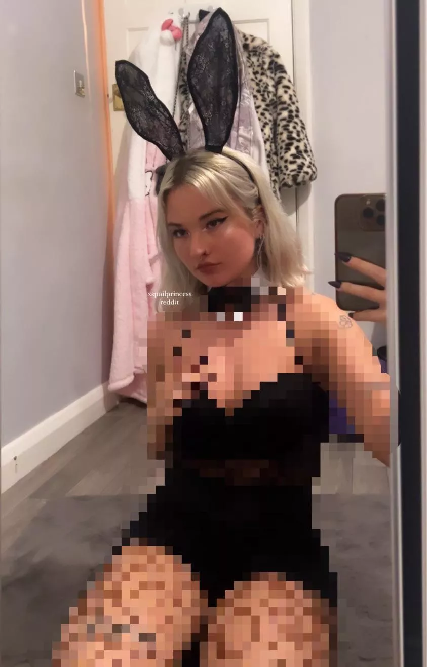 beta’s don’t deserve to see hot girls halloween outfits… only pixels