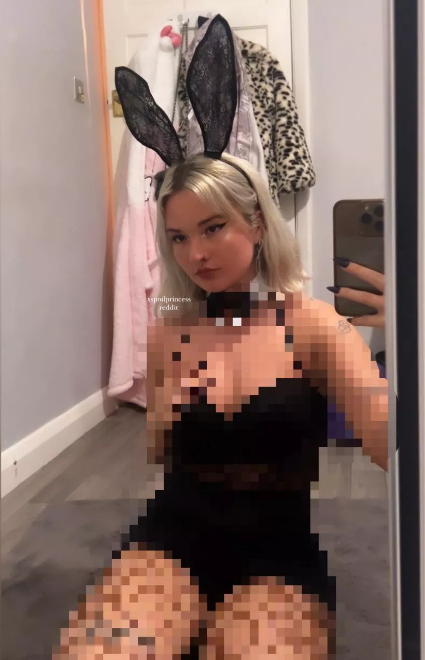 beta’s don’t deserve to see hot girls halloween outfits… only pixels