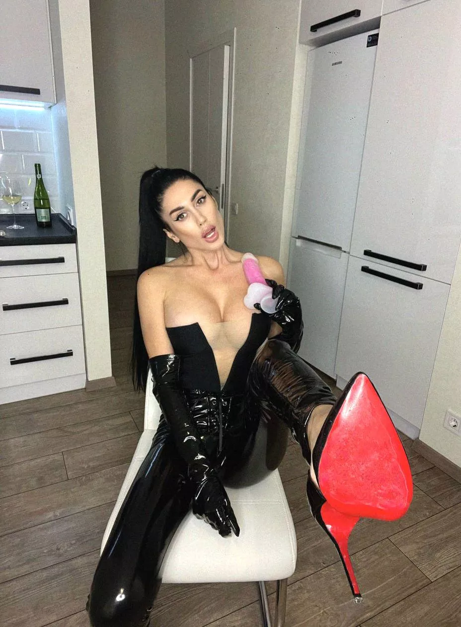 Black heels with red soles are so sexy