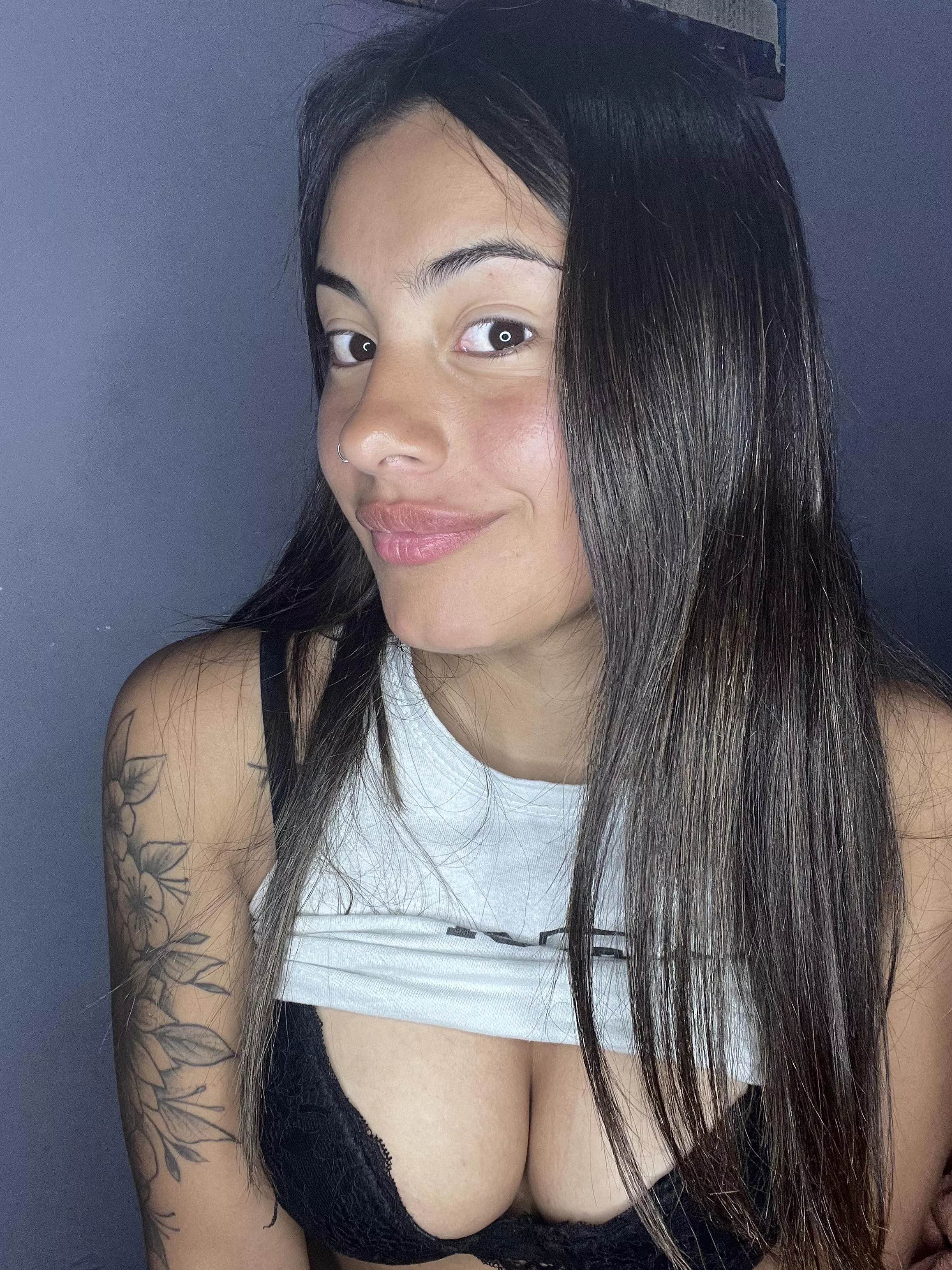 Can you help me put my bra up?🥰