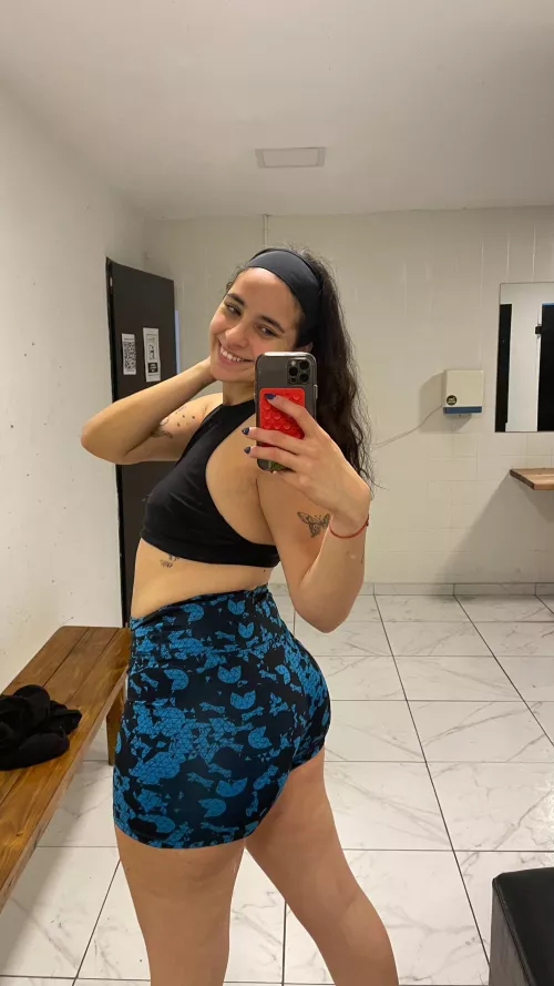 Cruising in St. Louis, looking for a lucky dad to eat me out and breed me this week