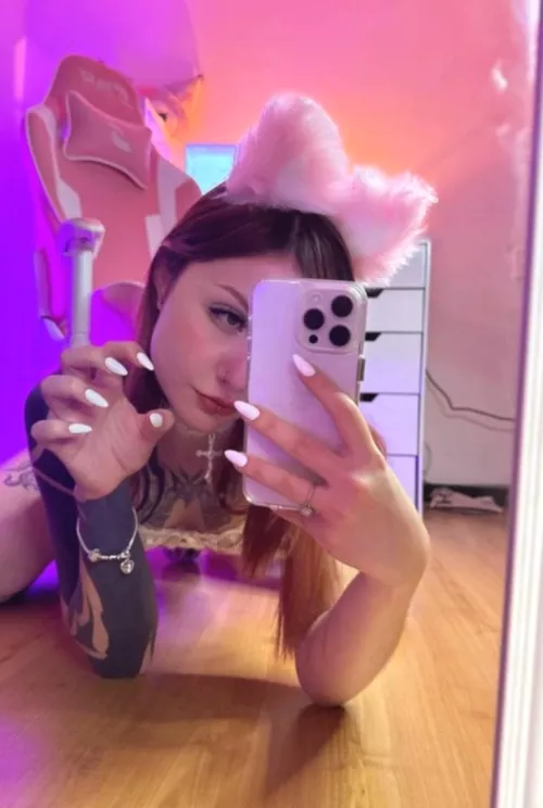 Cum play with this horny kitty🥵
