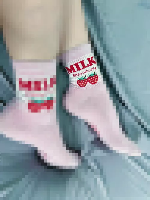 Day 22 of Socktober - let’s have something sweet today 🍓