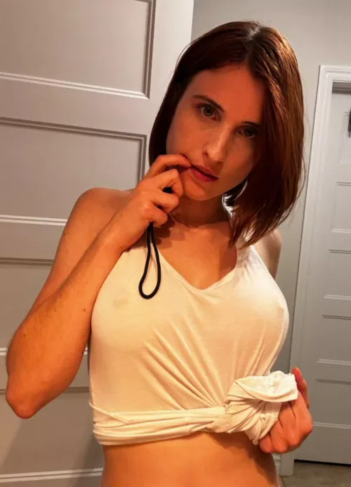 Deux cochons qui se regardent