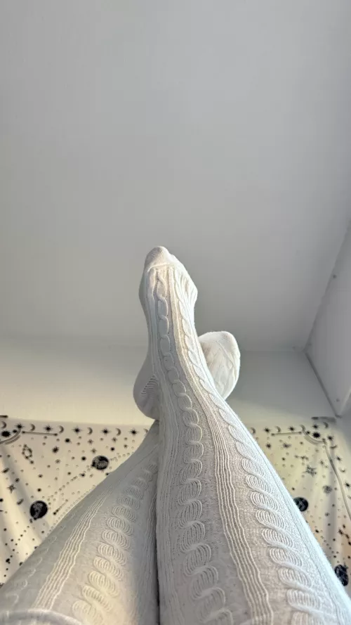 Did my feet made your weenie go creamy.
