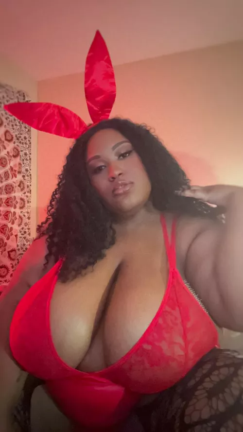 did someone order a big titty bunny? 👀✨