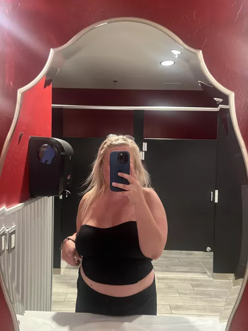 Do you prefer blunts or joints? I honestly prefer joints but I’ll gladly smoke a fat blunt too :)