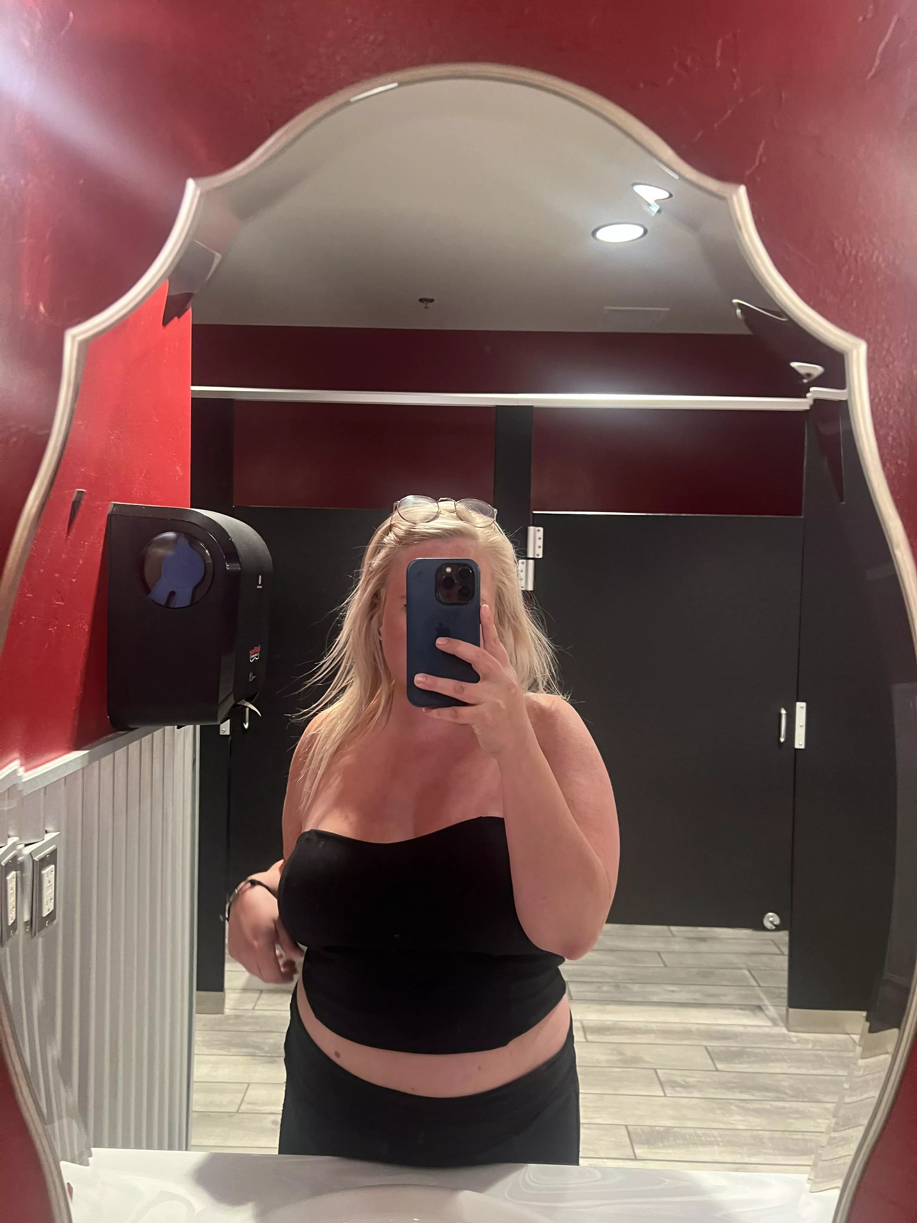 Do you prefer blunts or joints? I honestly prefer joints but I’ll gladly smoke a fat blunt too :)