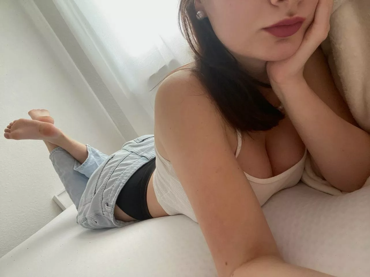 Do you think my feet are pretty ;)