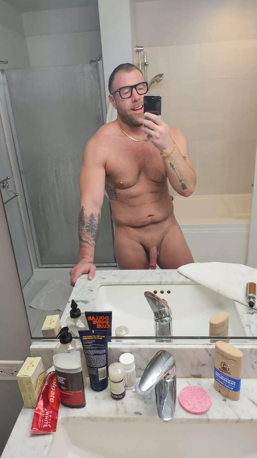 Doesn't Daddy have a cute face😍👀👀👀 @hunkfromheaven