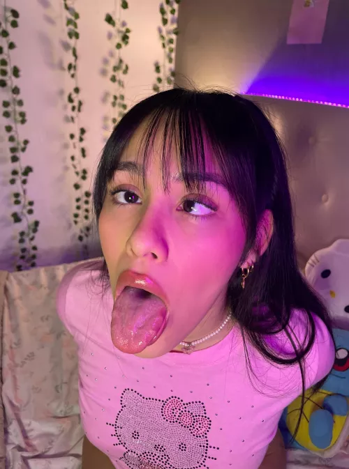 Don't get distracted, I want it all in my mouth and tongue