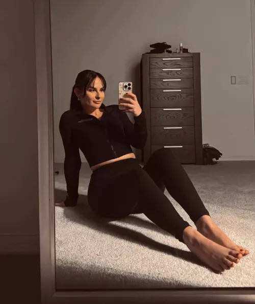 edging, sending, gooning. it’s a never ending, addictive cycle 🤭