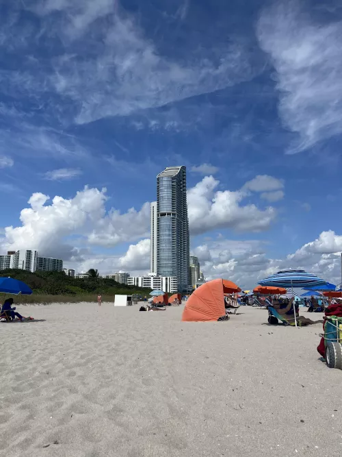 Enjoying some 🏝️