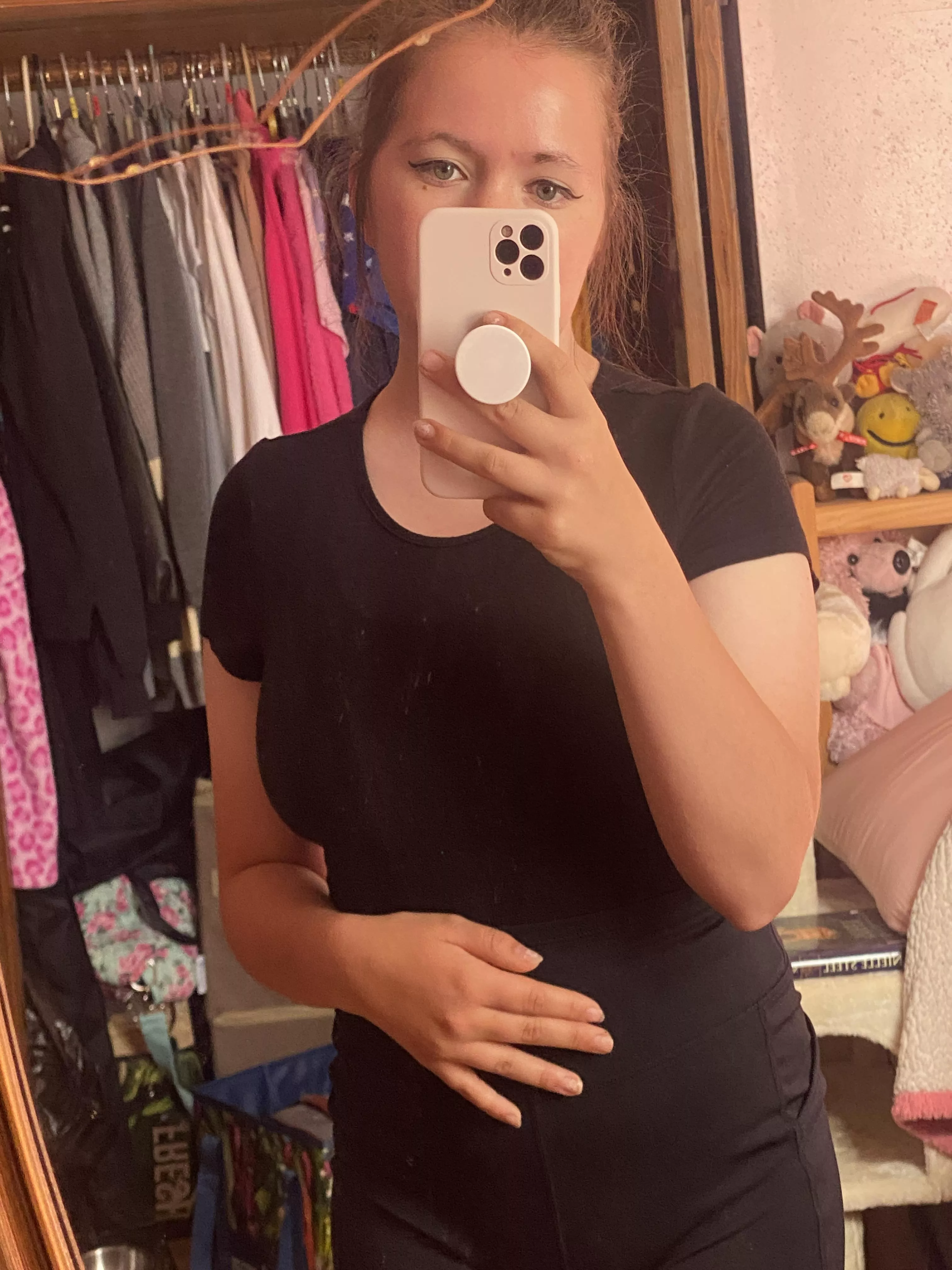 (F26) would like to meet up possibly and make out 