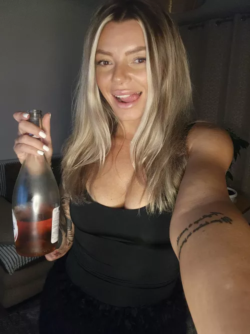 feeling cute thats why i thought of hosting a giveaway 👀 