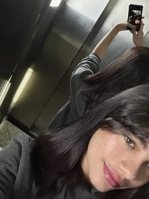 Feeling good and im looking for someone to share the vibe with.