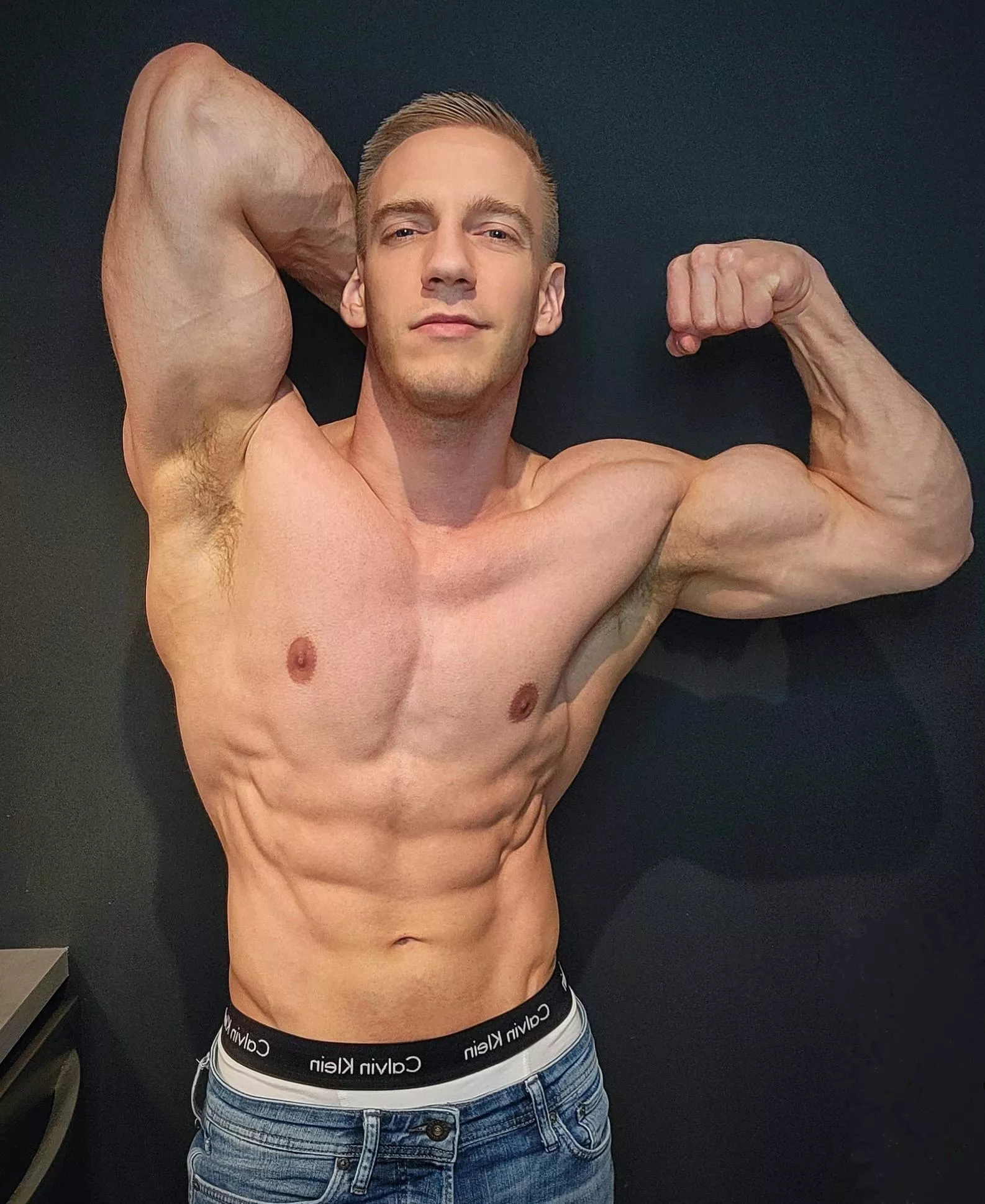 Feeling powerful and ready to show off 💪🏼🔥 Are you ready to admire the view 😏..?