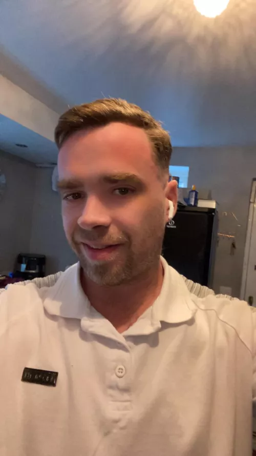 Fresh trim, feeling sexy! Anyone wanna come undress me?