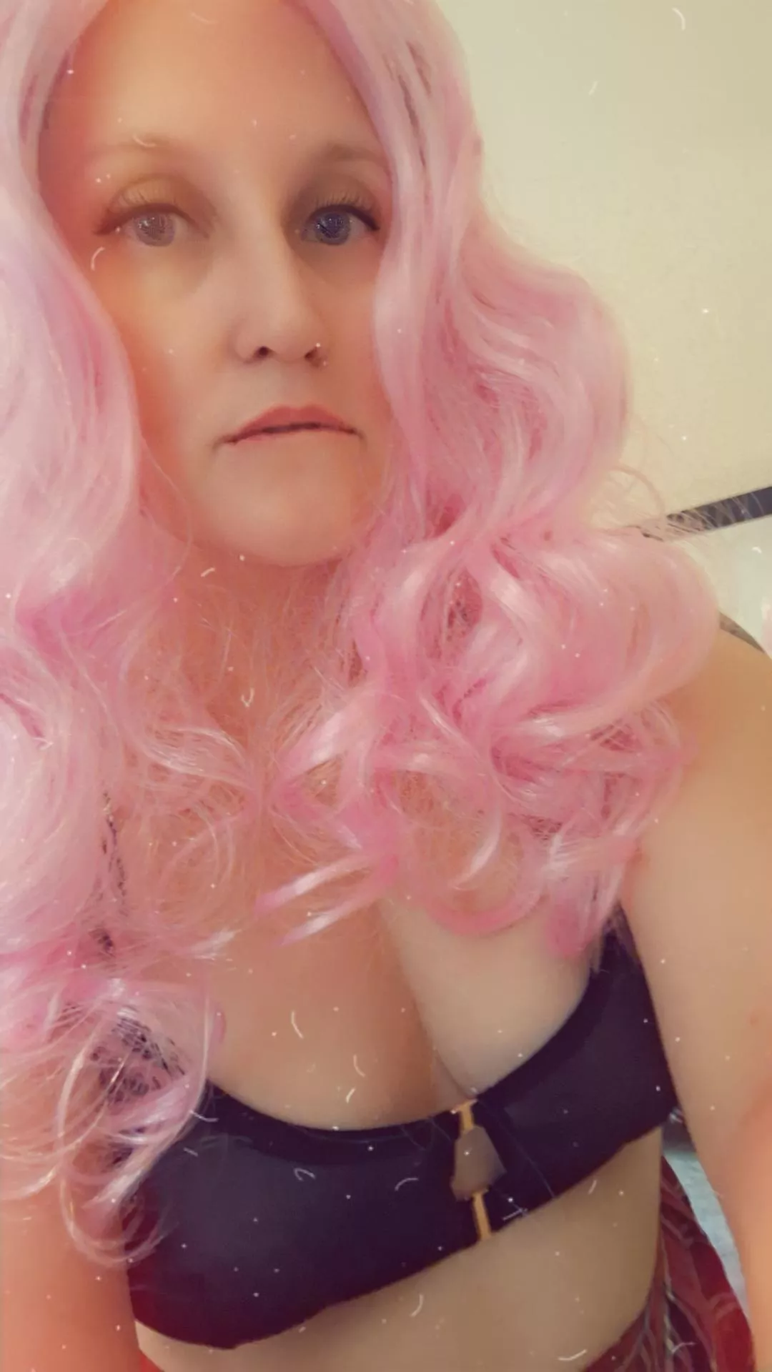 Gentle Mistress seeking a femme finsub, feet worship/gifting sub. 