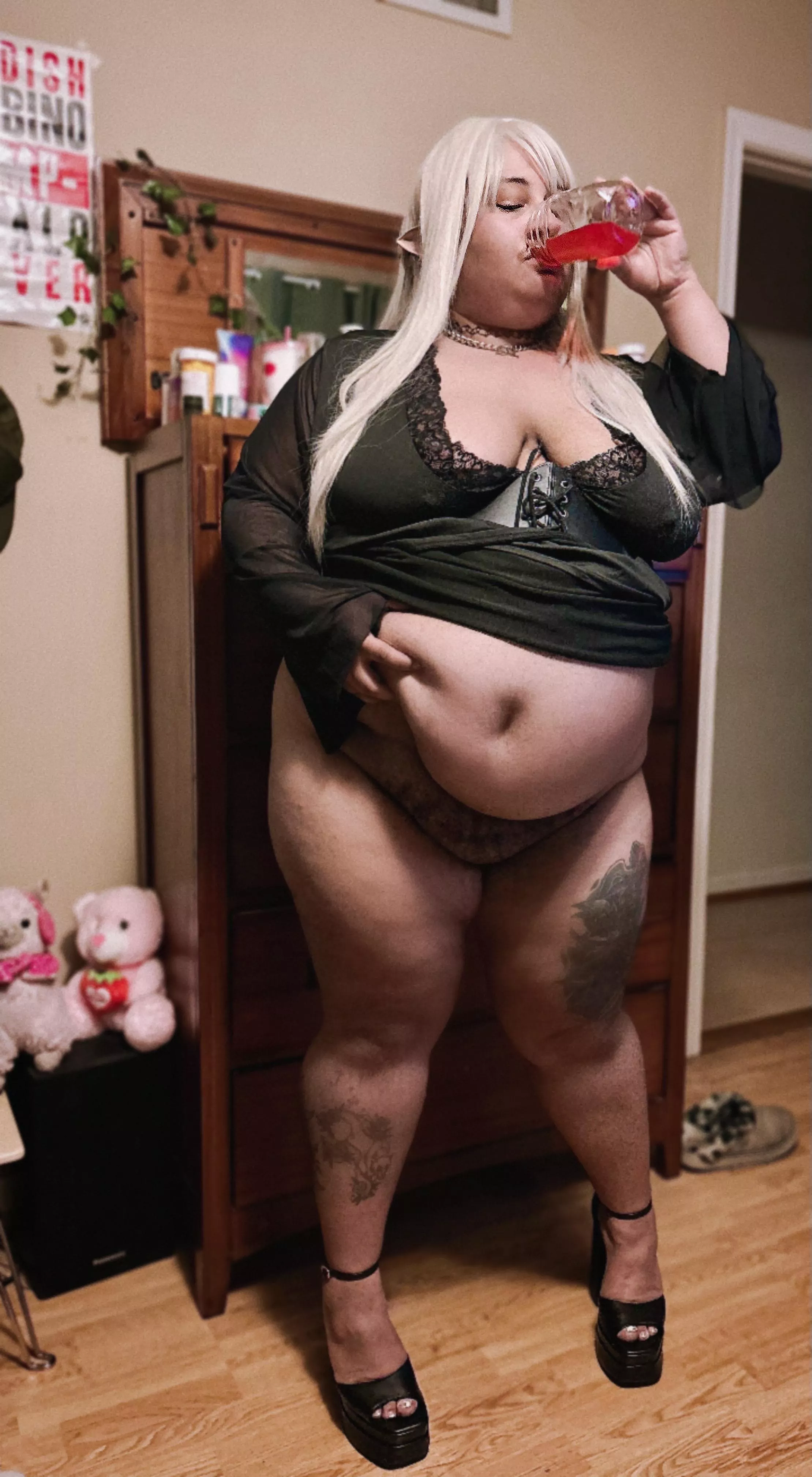 gluttonous vampire drank too much blood & got fat🩸