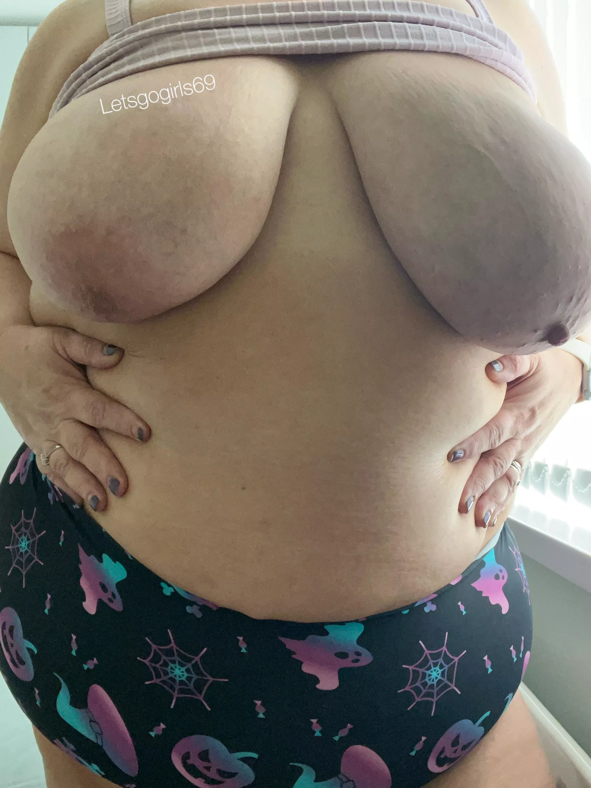 👻Halloween pants and a couple of pumpkins!🎃