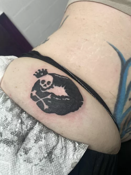 Hello booty tat 🤪 you know where to see it better 🤭