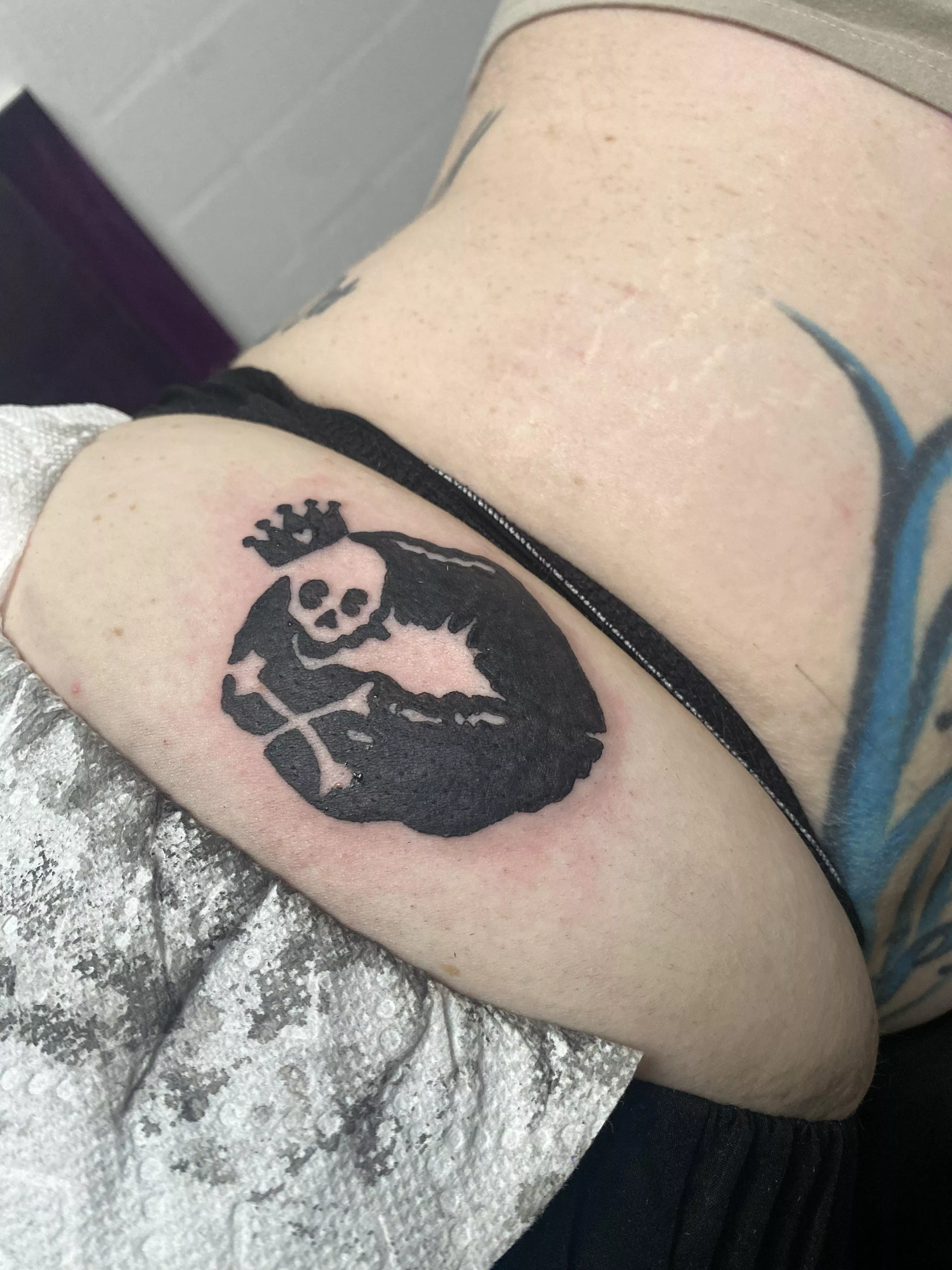 Hello booty tat 🤪 you know where to see it better 🤭