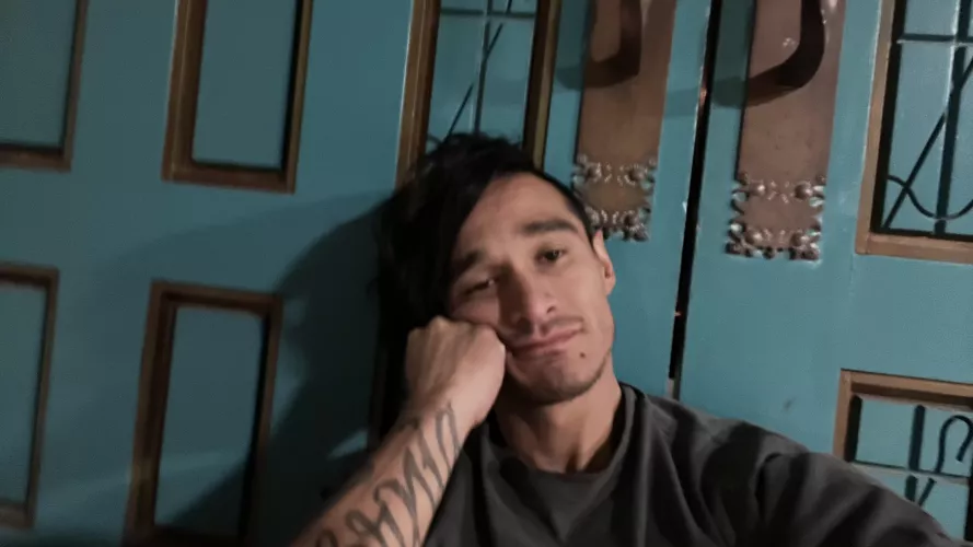 Hi are there any sociable individuals that want to have a decent conversation?