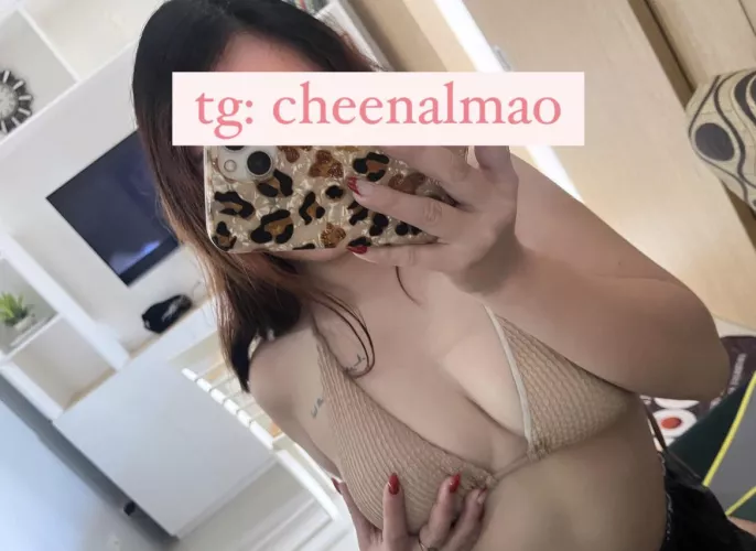 hi, hmu 🫵🏻💌