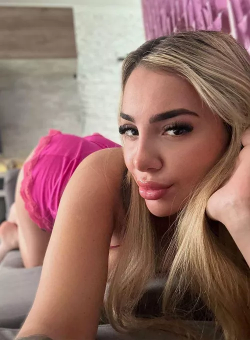 Hi rate me 1 to 10 if i'm pretty?