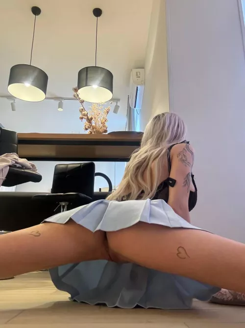 How do you like my splits? Or do you only see pussy?