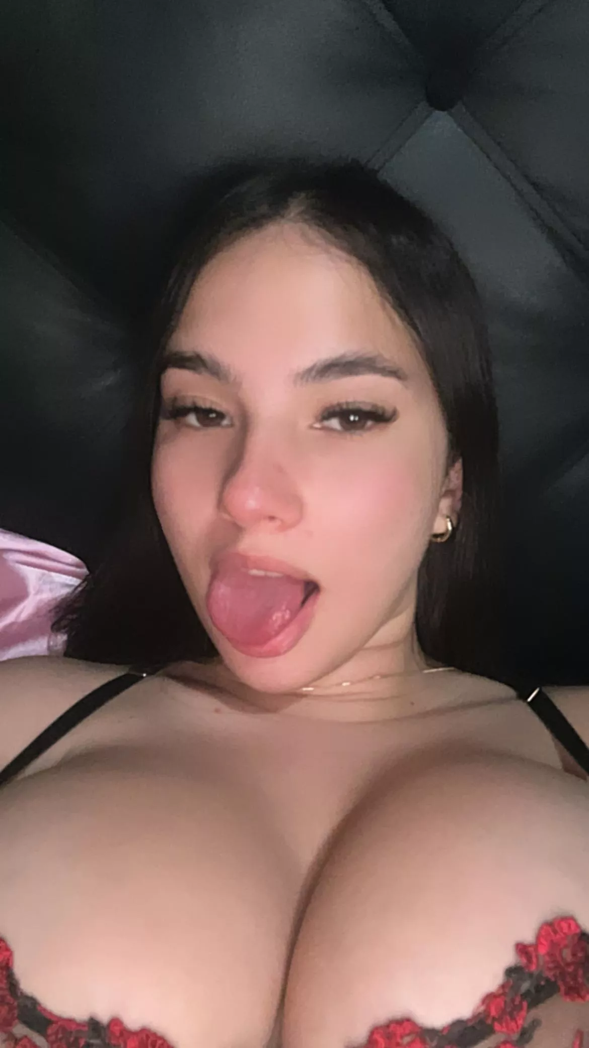 How fast can this tongue make you cum? I bet it's less than 120seconds