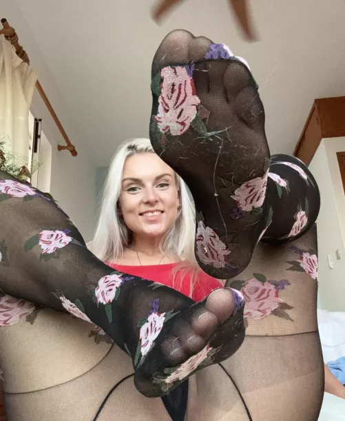 I hear you need a milf who likes to wear pantyhose