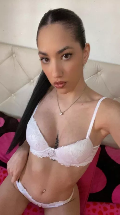 i hope older men like small tits with pierced nipples