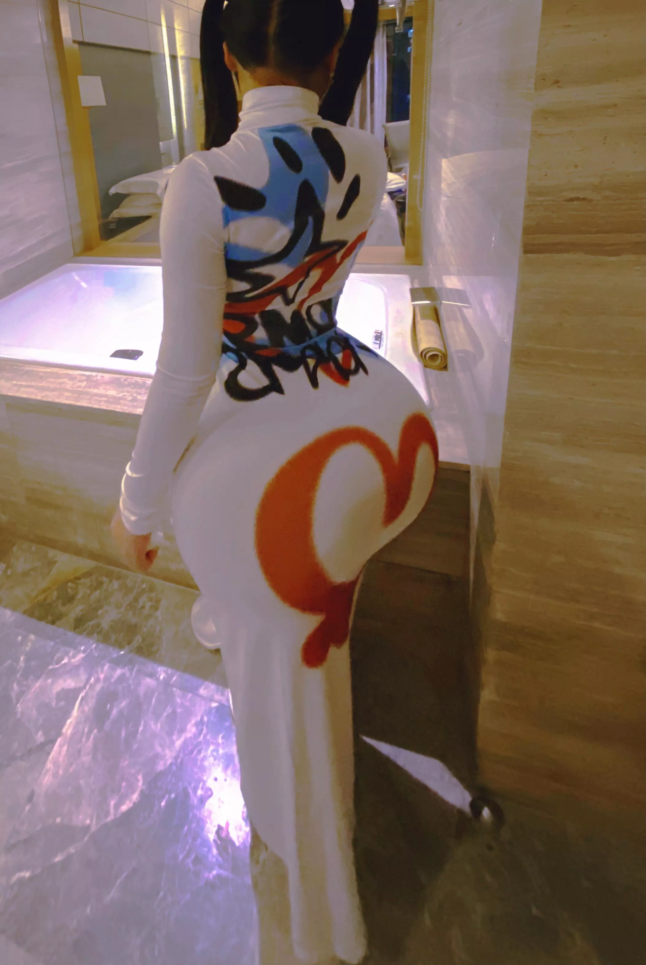 I like to show off my fake booty in the ladies room