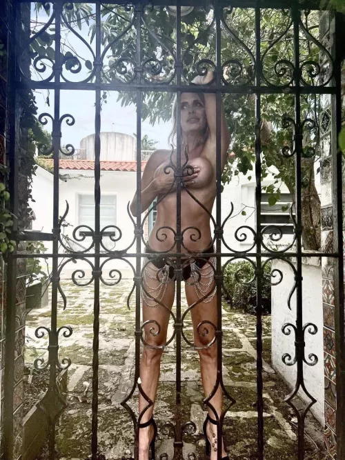 I love to tease the neighbors 