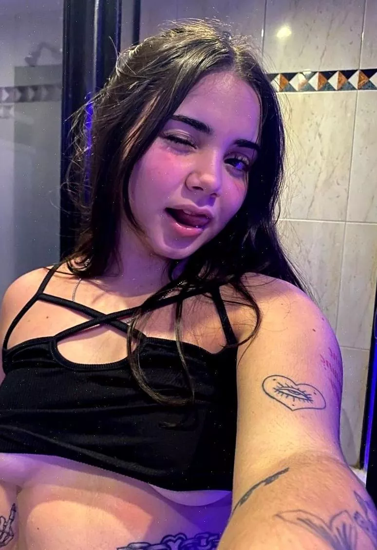 I want to feel your breath on my skin tonight!👀💙