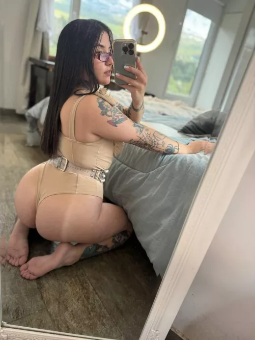 I want you to become addicted to my feet and ass